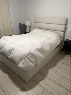 Queen Bed/mattress