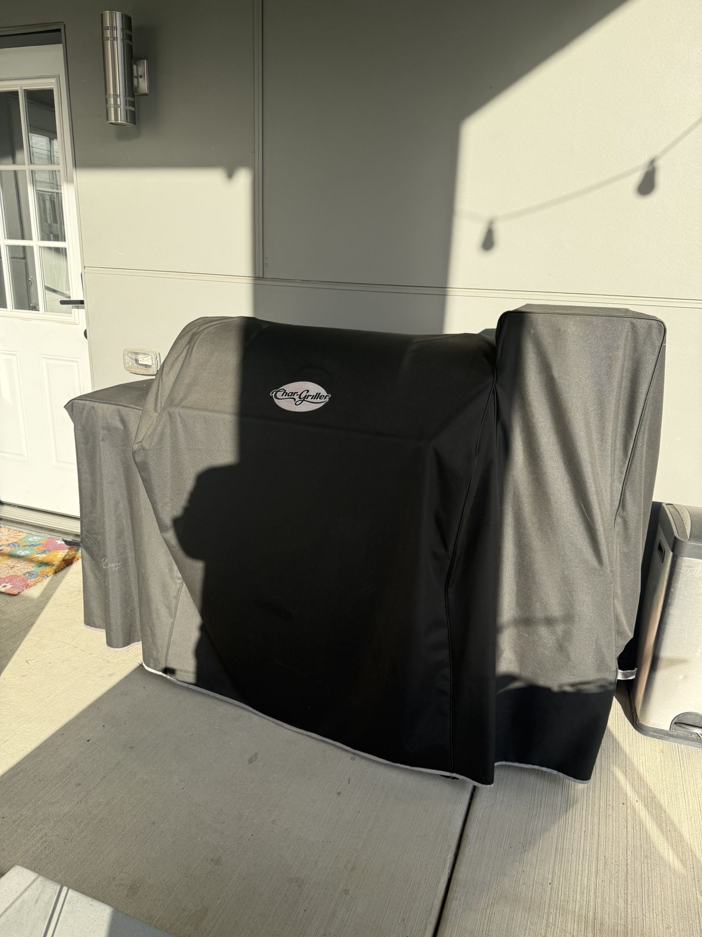 Char Griller Gravity 980 Barbecue Grill With Cover 