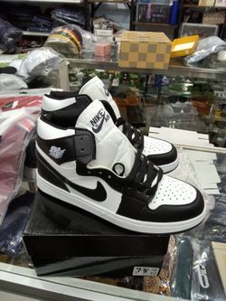 New Nike sneakers size 7.5
