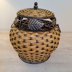 Nice Wicker Basket Its Really Nice For Your Potpourri.     Size  .  12"×  7"  .    