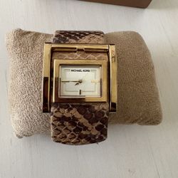 Women’s Michael Kors Watch With Leather Strap 