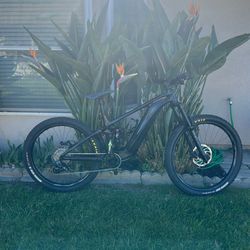 2023 Giant Reign E+ 2, Size Large mullet wheels, with X01 AXS kit upgrade.