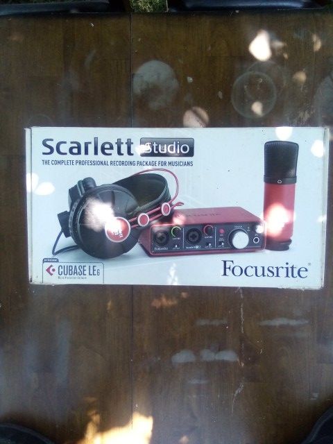 Focusrite Scarlett 2i2 (1st Gen) USB Recording Audio Interface
