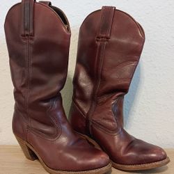 Very Popular! Beautiful Dexter Brown Leather Boots in Good Condition. 