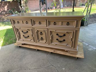 DRESSER