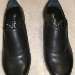 WOMEN'S BLACK SHOES/HEELS, size 10
