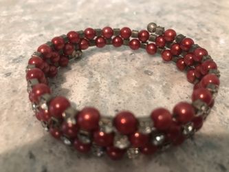 Bracelet with red beads and rhinestones