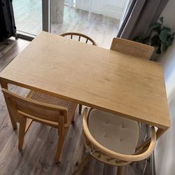 Table and chairs combo