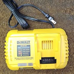 DEWALT
20V MAX / 60V MAX FLEXVOLT Lithium-Ion Fan Cooled Fast Battery Charger