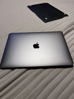 2020 13inch MacBook Pro. Great Condition! Asking $500 Obo