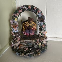 Charming Bear Family Figurine – Storytime Garden Scene 🐻🌸 