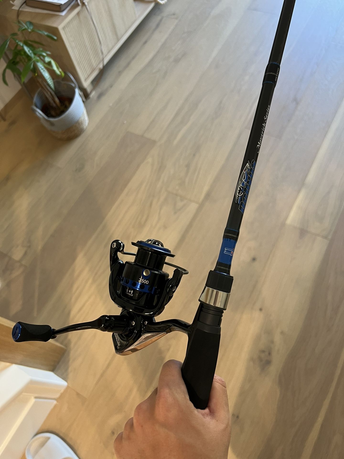 New Dobyns Maverick 6’9 ML F Action Spinning Fishing Rod And Reel Combo