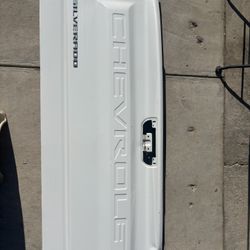 2019-2024 TAILE GATE CHEVY SILVERADO