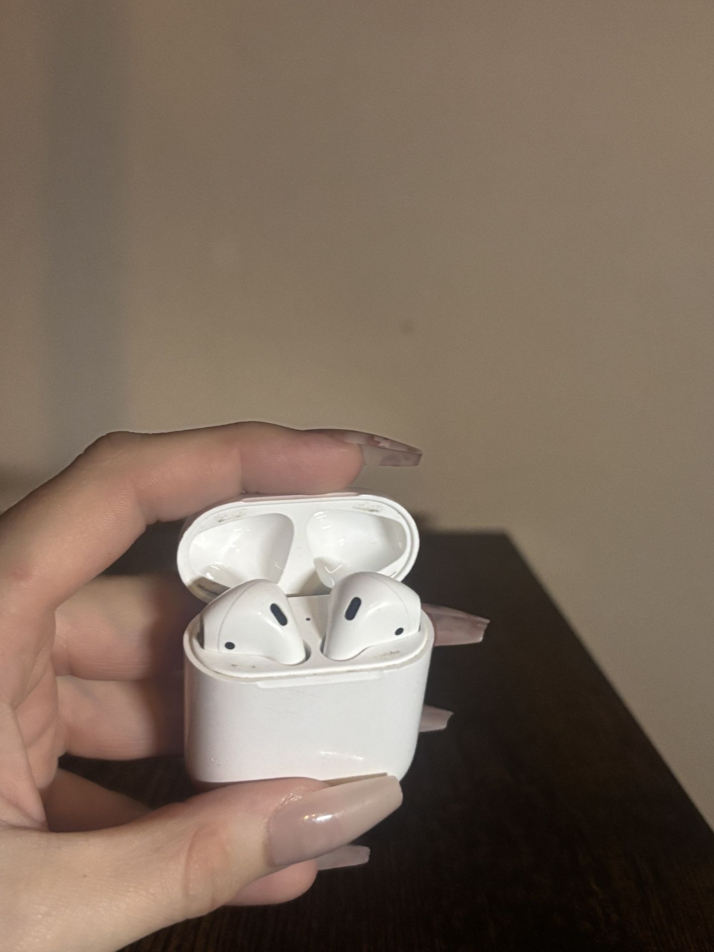 Apple AirPods 1st Generation In-Ear Headsets with Charging Case - White