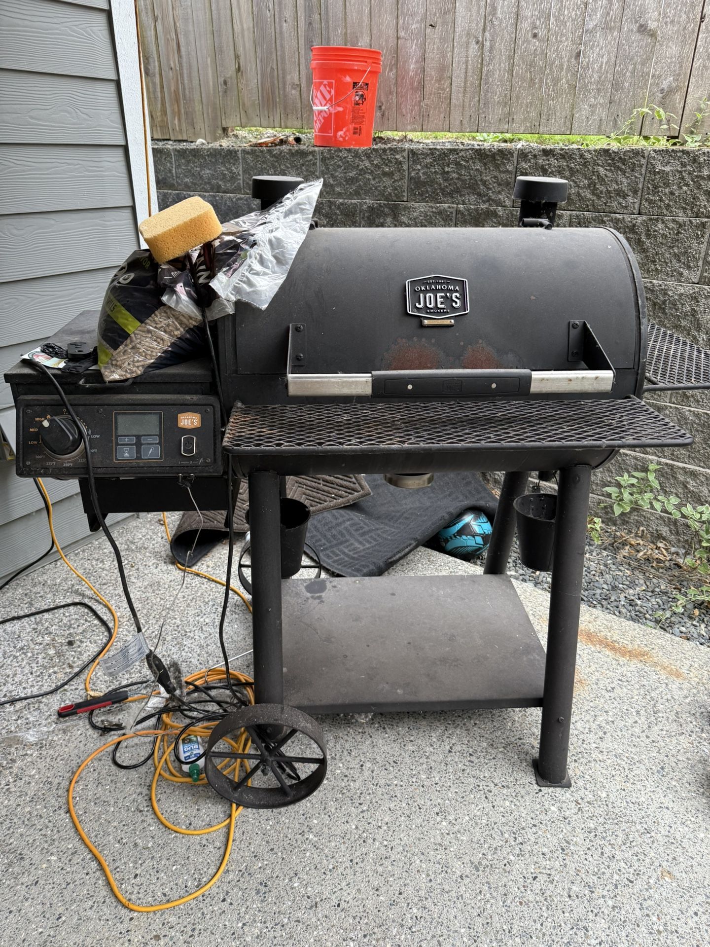Oklahoma Joe's Smoker And Grill