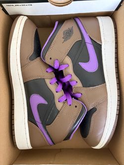 Jordan 1 Mid — Size 6Y | Palomino / White / Wild Berry