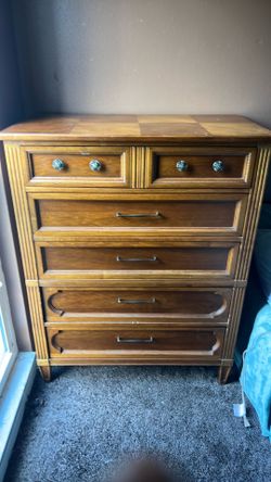 Dresser. 5 drawers