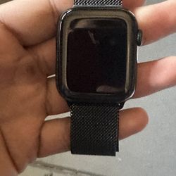 Apple Watch Series 4 (44mm, GPS + Cellular) – Excellent Condition