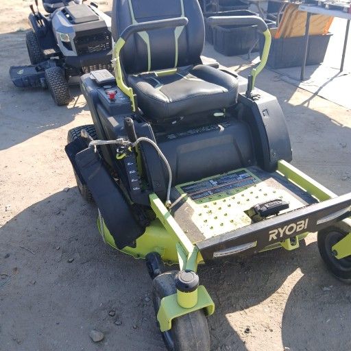 RYOBI
42 in. 100 Ah Battery Electric Riding Zero Turn Mower