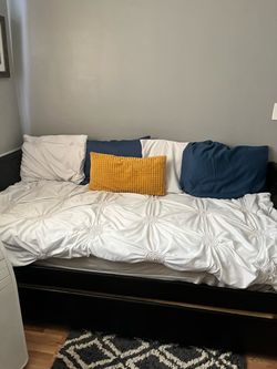 Selling 2 twin beds + desk
