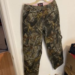 Woman’s Camo Pants 