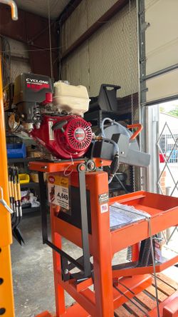 20 inch gas powered saw with a Honda engine new (contact info removed)
