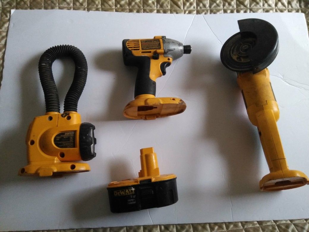 DEWALT TOOLS. READ DETAILS