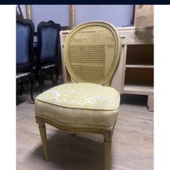 UNIQUE Beautiful French Style Antique Accent Chair