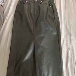 Black Lesther Knee Length Skirt 