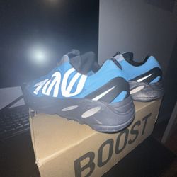 Yeezy Mvnv Blue Cyan Used Size 10 *Worn Once*