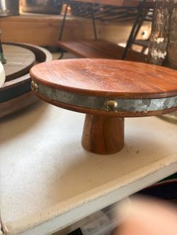 Wood pedestal with the rim of metal