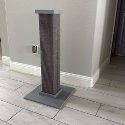 Like New - Smart Cat  Scratching Post 32”