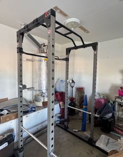 Squat bar