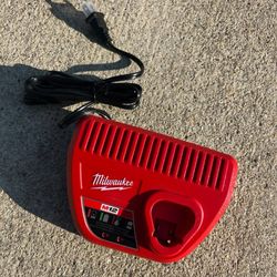 Milwaukee M12 Charger 8x charger 