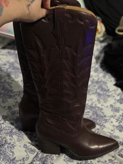 Size 8.5 boots