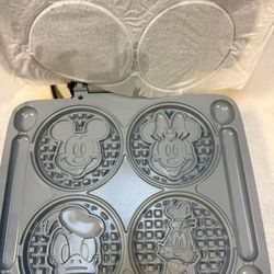 Dash Disney Mickey & Friends No-Drip Waffle Maker