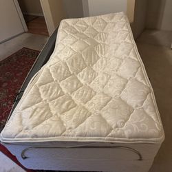 Sleep Number 5000 Twin-XL Mattress W/frame