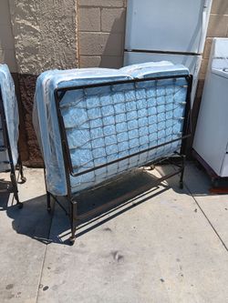 Full size steel rollaway folding bed 48x72-inch