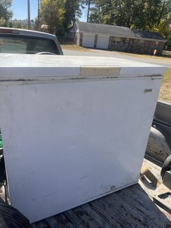 Tappan Chest Freezer 7.0 Cubic Feet works good