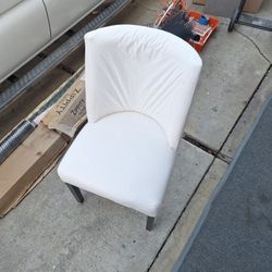  8 Chair White In Good Condition / With Covers 