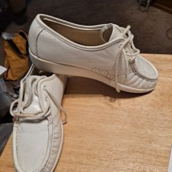 White Genuine SAS Comfort Shoes Size 7 Med-$35.00