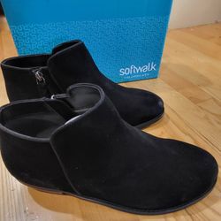 Softwalk Womens Rocklin Loafer Flat, Black Suede, Size 8 W