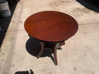 Round coffee table