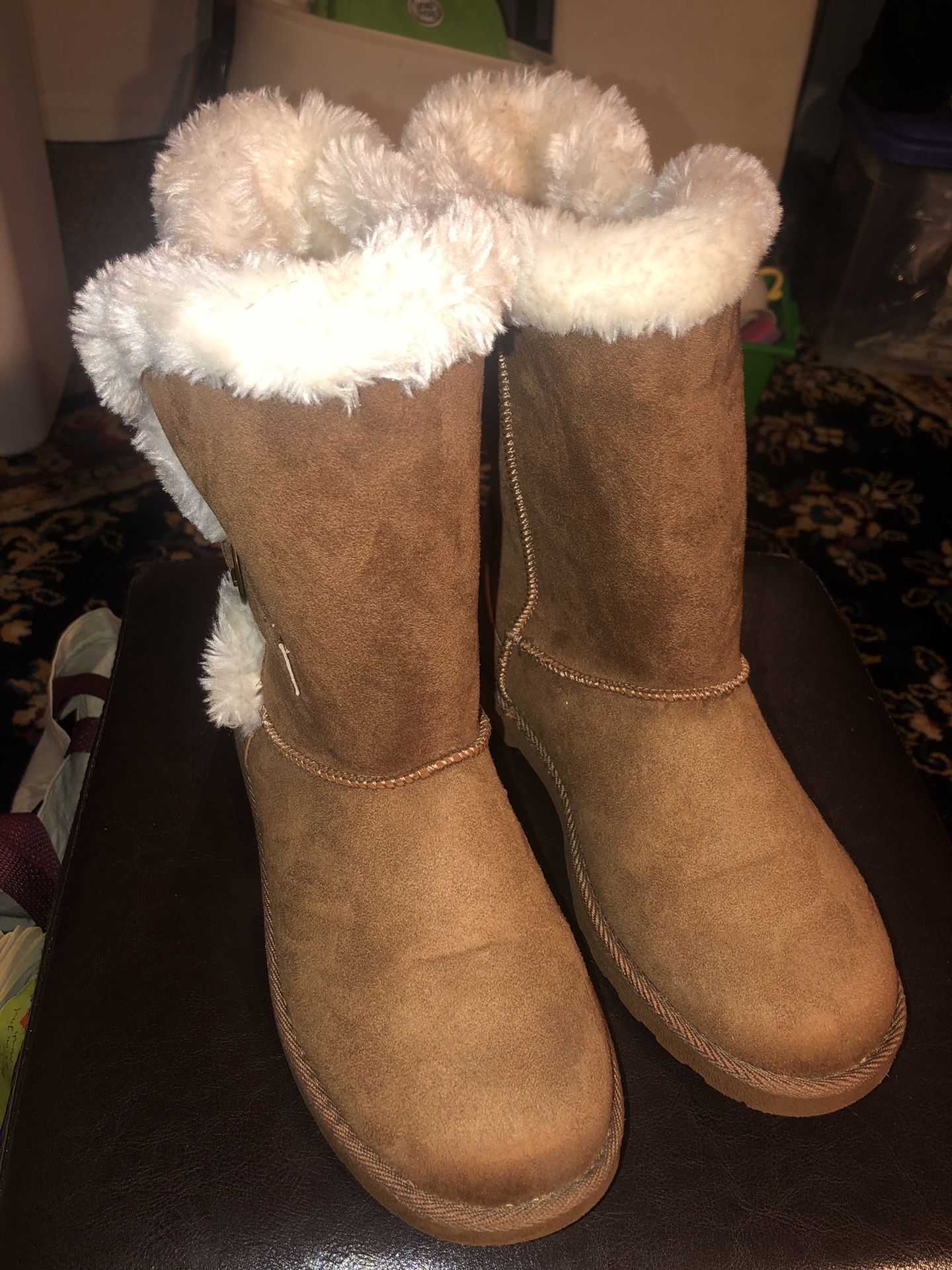 Makalu Womens Snow Boots.  Size 8