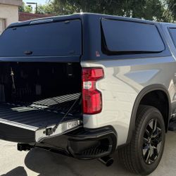 BLACK Leer 100XQ Premium Camper Shell For GM/Silverado 1500