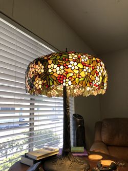 Large Tiffany Style Glass Lamp.