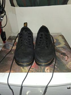 Doc Martens Lowtops.