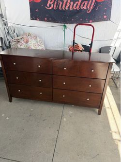 6 drawer brown solid wood dresser !