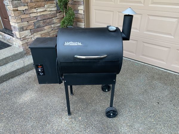 Traeger Lil Tex Pellet Grill / Smoker. Model BBQ 070 for Sale in ...