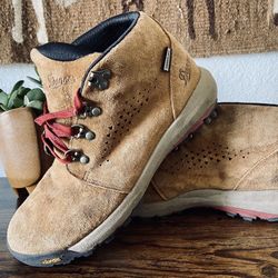 Women’s Chukka Danner Hiking Boots 